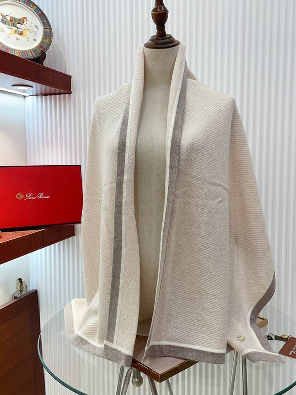 Loro Piana Cloak LPC00036 Loro Piana Cloak LPC00036